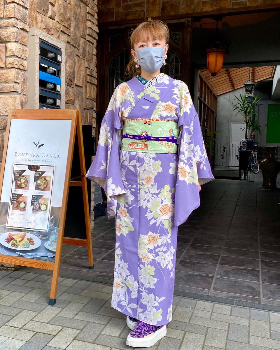 mika_mikazo's tweet photo. 昨日のキモノ
アンティーク単衣とお菓子入れ模様の名古屋帯
どれも可愛い😍
#retrotoyshop 展示会にお邪魔しました❤️
#アンティーク着物
#MIKAZO商店 https://t.co/QAIJYYxSoQ
