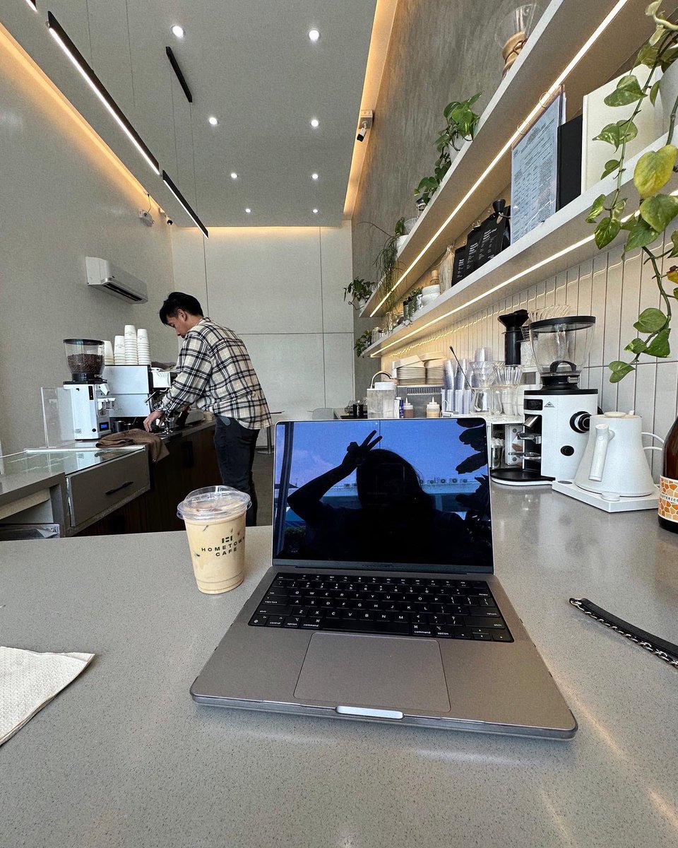 moiradelatorre's tweet photo. home for the long weekend https://t.co/LqtFIKmuxV