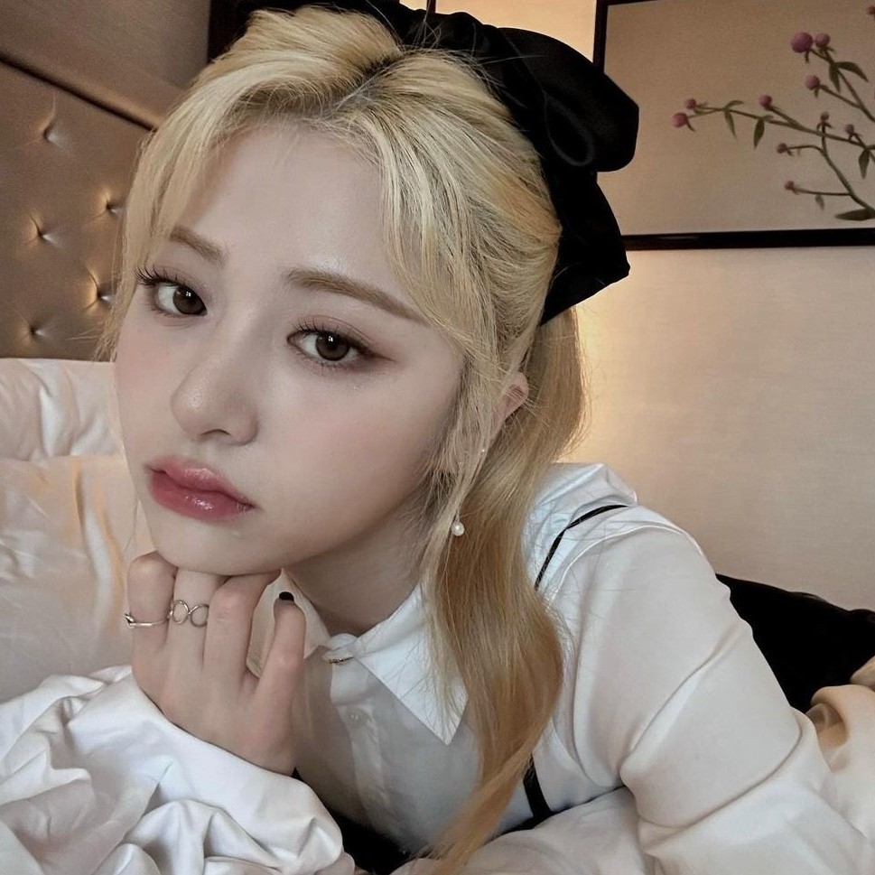 sserrinz's tweet photo. day 3! hi i'm january! i'm looking for interactive kpop and fearnot moots

⊹ not new to #stantwt #kpoptwt
⊹ 19, '04 liner !
⊹ ult - le sserafim! 
⊹ casually stans: aespa, stayc, ive
⊹ #lesserafind #225find
⊹ like and rts are appreciated!

♡ / ↻ to be moots <3 https://t.co/VmSNkO9QRb