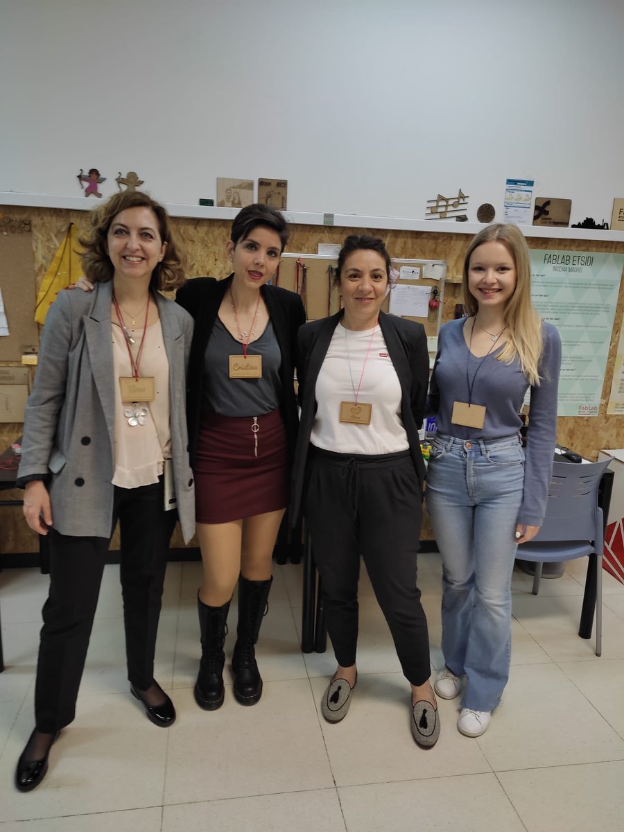 ETSIDI_UPM's tweet photo. Equipazo de nuestro @FablabEtsidi en el #fablabetsididay 7️⃣🎊🙌🏻🙌🏻 https://t.co/KIWjaovWiK