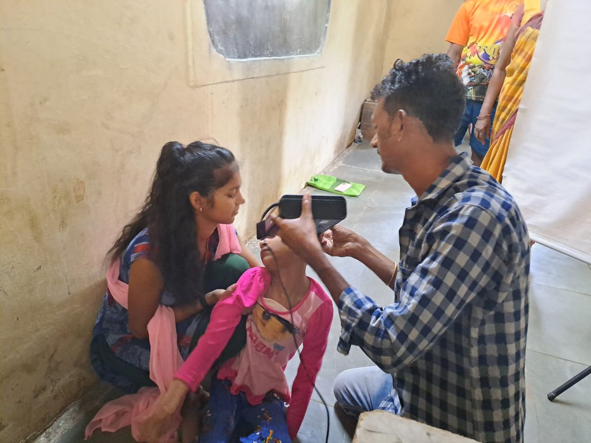 infotapigog24's tweet photo. ડોલવણ તાલુકાના છેવાડાના આમોનિયા ગામના ત્રણ અપંગ બાળકોના આધારકાર્ડ નોંધણી કરવા આઈ.સી.ડી.એસ.વ્યારા ઘટક-૨ (ડોલવણ)ના આધાર ઓપરેટરશ્રી રાહુલભાઈ ચૌધરી લાભાર્થના આંગણવાડી અને પ્રા.શાળા ખાતે પહોચી નોંધણી કરી સરહાનીય કામગીરી કરી માનવતા મહેકાવી હતી.
#teamtapi #ICDS #prideoftapi https://t.co/r3zfQoknJ0