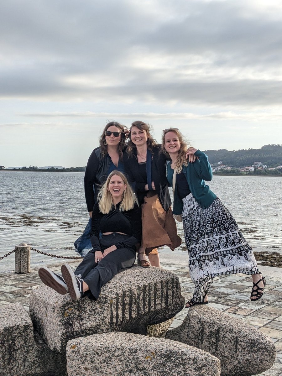 Mar_tDoeschate's tweet image. Absolutely fab time catching up with some of my absolute favourite humans ♥️ Discussing new projects and presenting preliminary findings of Ch1 of my @EPSRC funded #strandings research and #ovaries adventure at the #ECSconference2023 - see you next year!