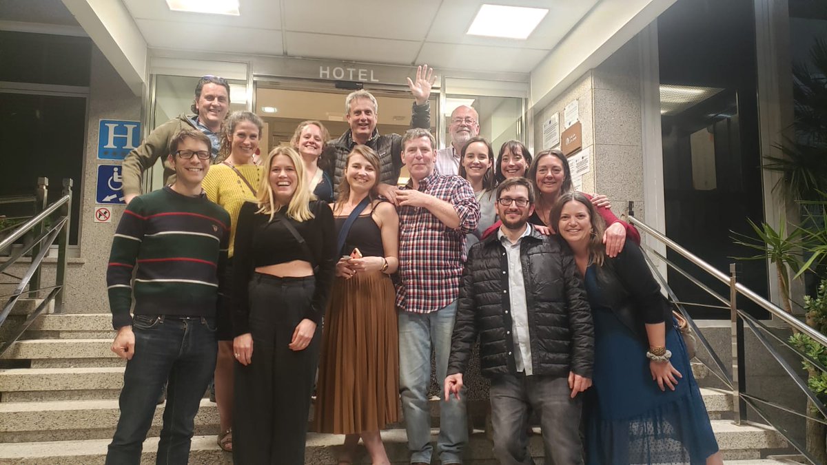 Mar_tDoeschate's tweet image. Absolutely fab time catching up with some of my absolute favourite humans ♥️ Discussing new projects and presenting preliminary findings of Ch1 of my @EPSRC funded #strandings research and #ovaries adventure at the #ECSconference2023 - see you next year!