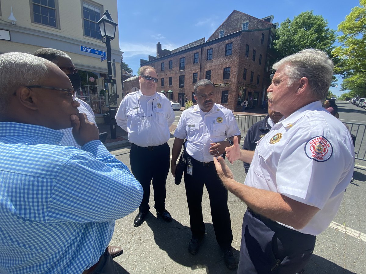 AlexandriaVAFD's tweet photo. On Wednesday, Community Risk Reduction Battalion Chief Michael Sharpe provided a guided walk through to discuss how AFD can address emergencies surrounding bollards, buskers, parklets, and lights in Alexandria. #stilllearning #stilltraining #traineveryday https://t.co/Qlf1cot19z