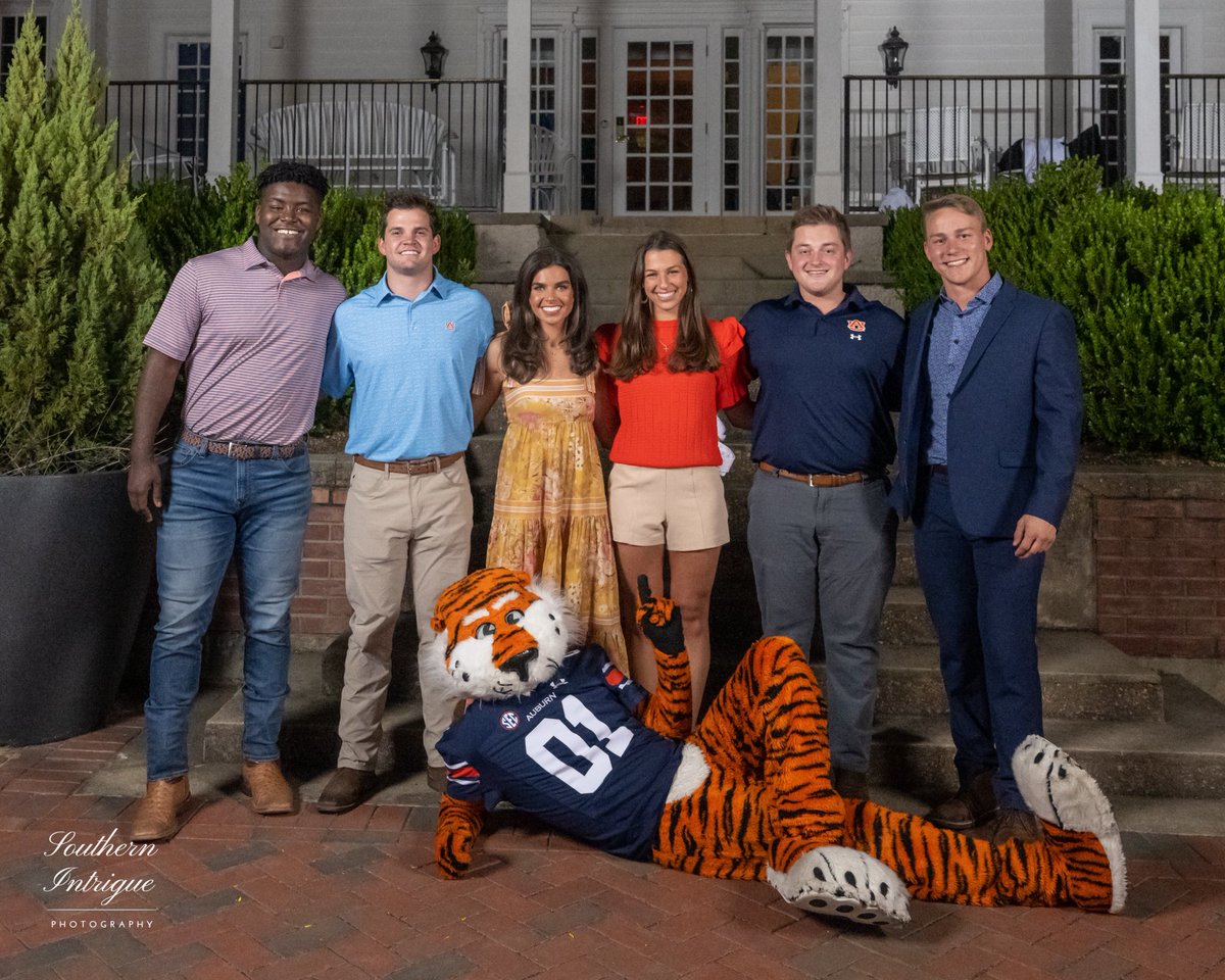 aucheerleading's tweet photo. We 🧡 Callouts at Cater Hall! One of our favorite nights of the year! #WarEagle https://t.co/AZ33qAjDy9