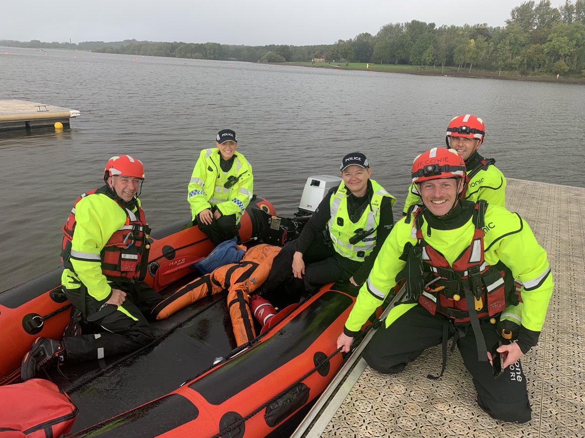 SFRS_Lan's tweet photo. Water Safety Awareness Day - Tomorrow from 11am, Drumpellier Park!🚒🛟🚤🚓
A fun, interactive day for all the family. Speak to local fire crews plus @PSOSLanarkshire @SAMHtweets @BTPWestScot @Water_Rescue and see the vintage fire appliance from @SFRHTtweet.
Hope to see you there! https://t.co/eHgdcWpMX0