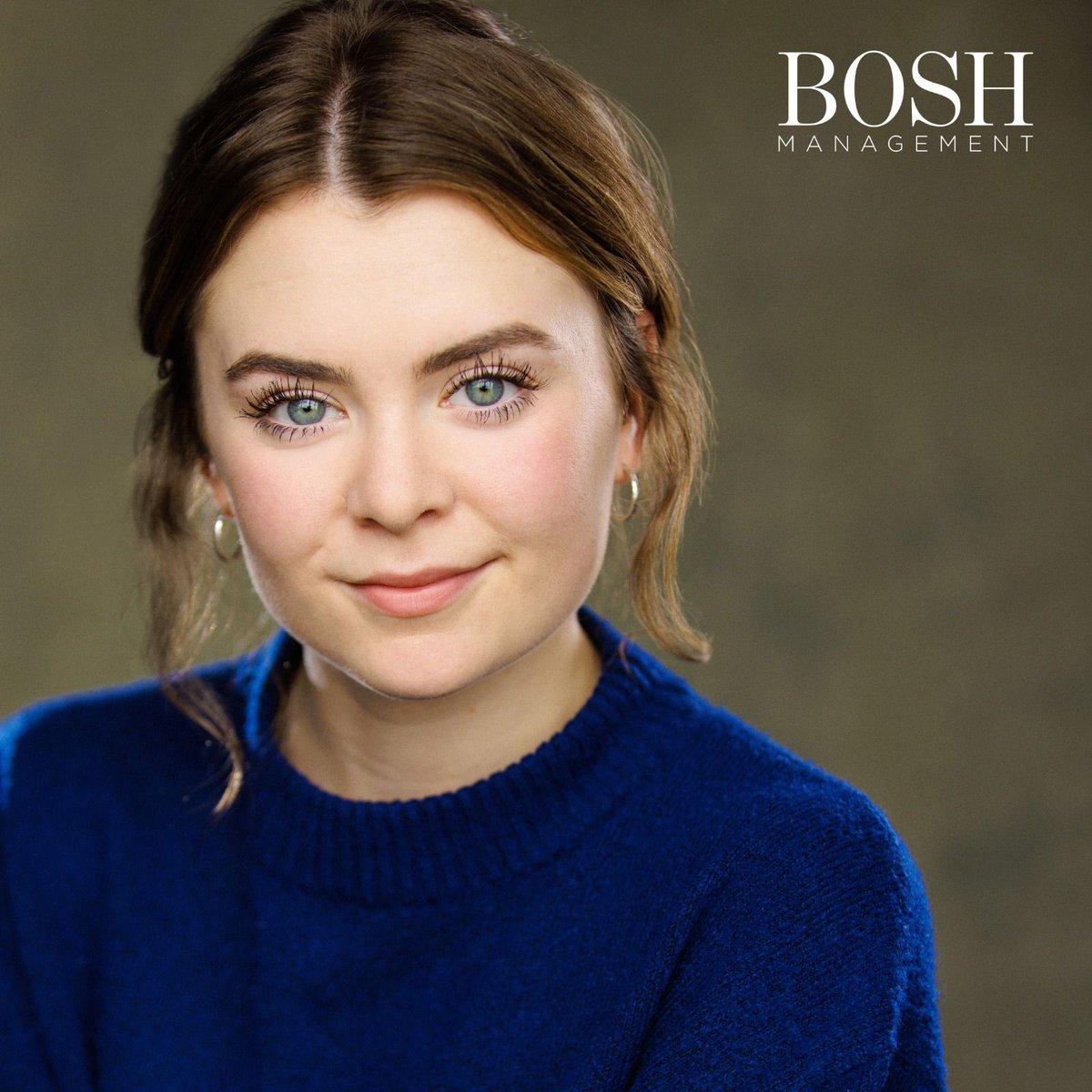 Massive congratulations to our wonderful <a href="/_annarobertson/">Anna Robertson</a> - who’s flown out to Singapore for a contract with <a href="/SingaporeUSS/">Universal Studio SG</a> ❤️