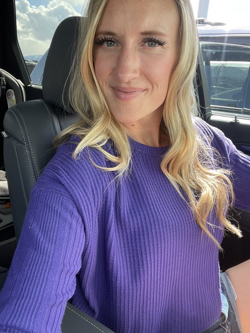 Happy Friday my friends!! https://t.co/zlBq0Tpx55
