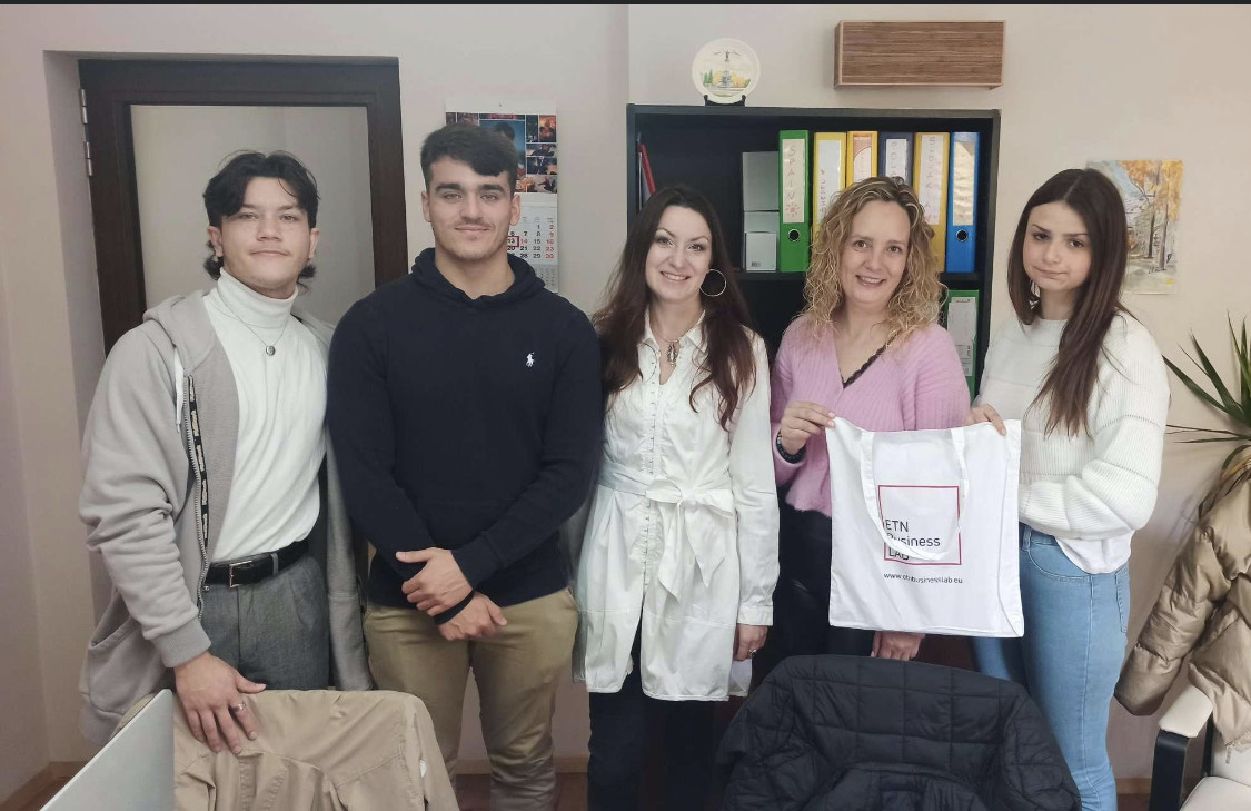 CIDEcooperativa's tweet photo. Gràcies al projecte ERASMUS+, cofinançat amb fons europeus,na Marta,en Dillon i n'Hugo, alumnes d'FPB del CIDE, estan gaudint de la seva estada a Bulgària. Ja han començat les seves pràctiques a les empreses d'acollida. @sepiegob @CooperativaCIDE https://t.co/6gj6tSmZGo