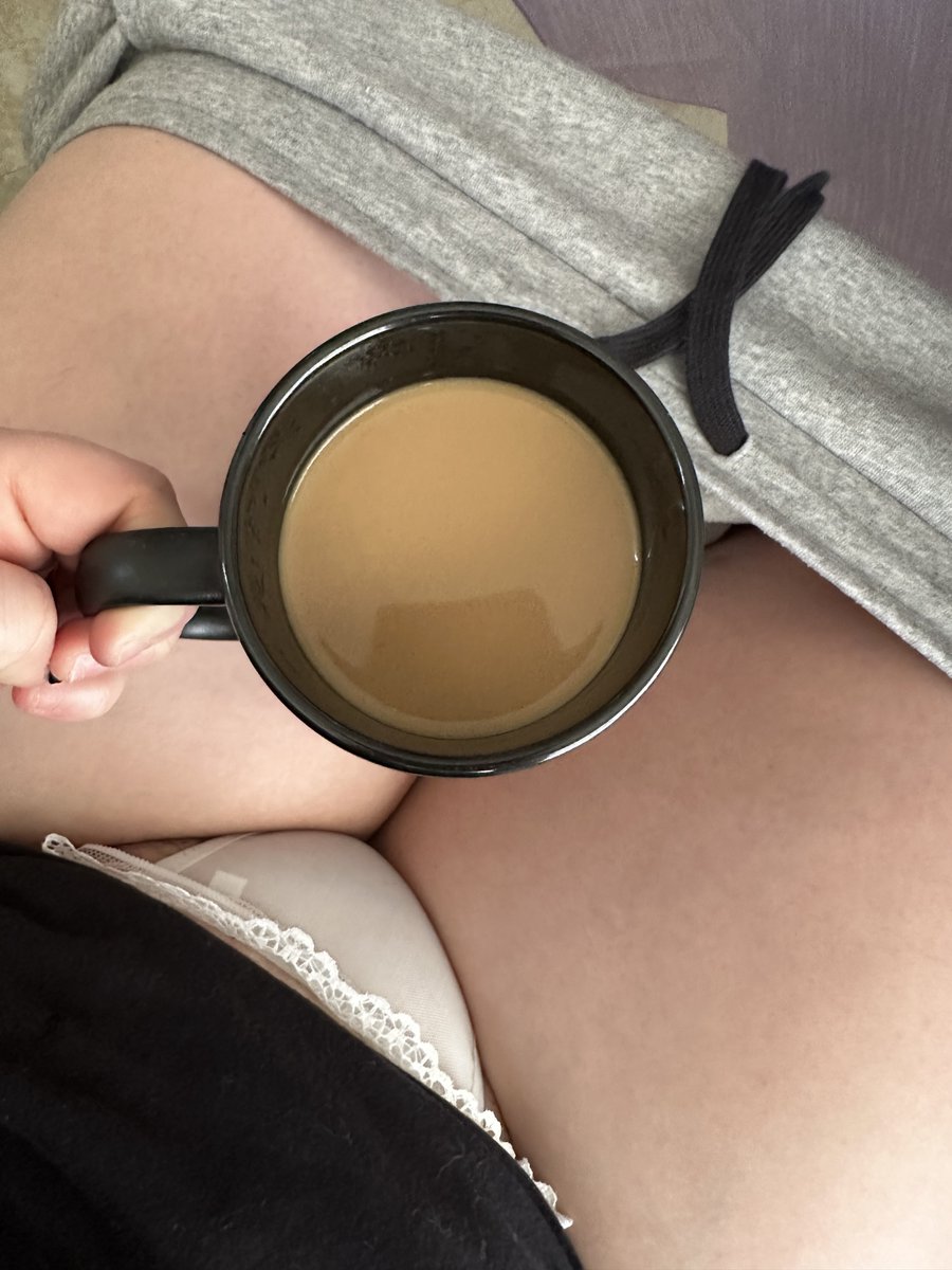 alanavestttt's tweet photo. Do you prefer your coffee with a fat pussy?

#nsfw #Onlyfans #Onlyfansmod #onlyfansmodel #Thick #Curvy #Trending #spicy #Spicyaccountant #lingerie #Feet #curvymodel https://t.co/kNecBO2Dlj
