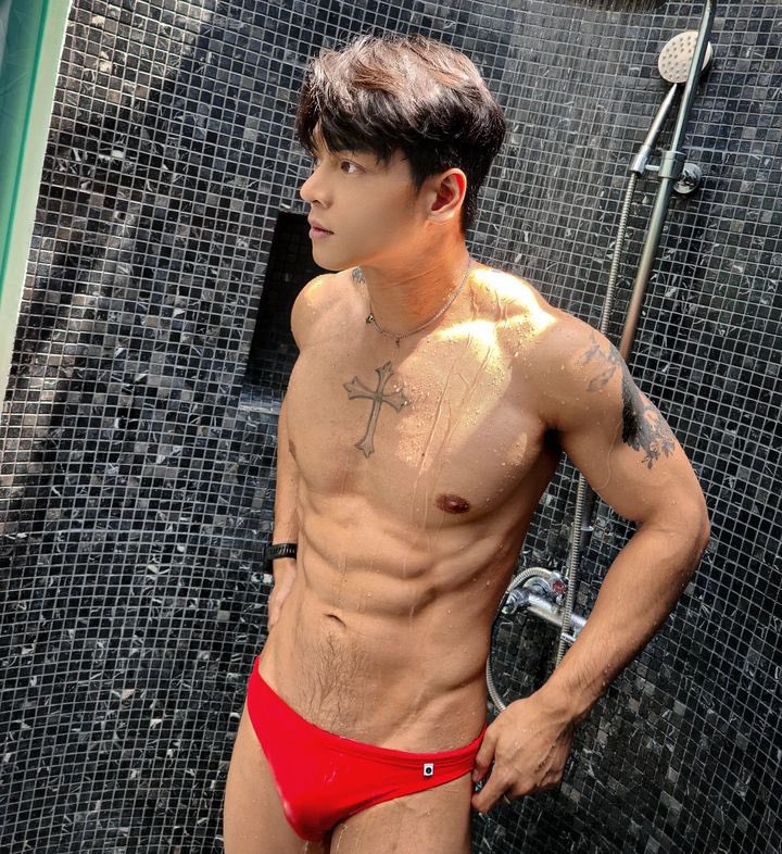 kusexyboy's tweet photo. “หน้าร้อนต้องสีแดง ถึงจะร้อนแรงโดนใจ”
-ยีนส์ 💚🌤️💦🌹👖
IG : jeansjar 
#อุตสาหกรรมเกษตร #บัณฑิต #KU70 #KUSEXYBOY
#ศิษย์เก่าแซ่บต้องบอกต่อ https://t.co/SkYWPsRc31