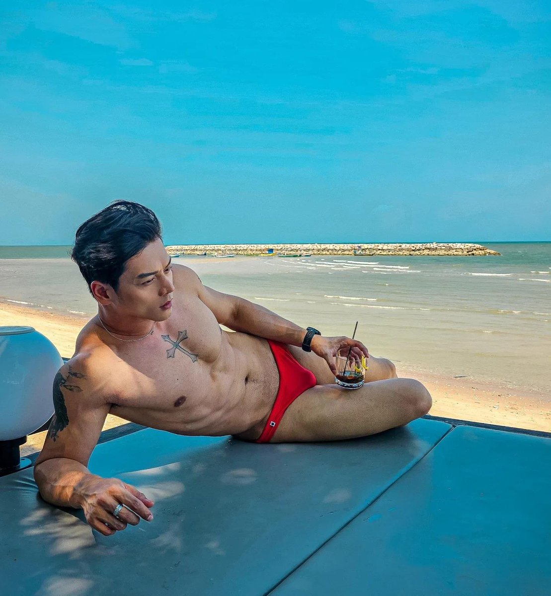 kusexyboy's tweet photo. “หน้าร้อนต้องสีแดง ถึงจะร้อนแรงโดนใจ”
-ยีนส์ 💚🌤️💦🌹👖
IG : jeansjar 
#อุตสาหกรรมเกษตร #บัณฑิต #KU70 #KUSEXYBOY
#ศิษย์เก่าแซ่บต้องบอกต่อ https://t.co/SkYWPsRc31