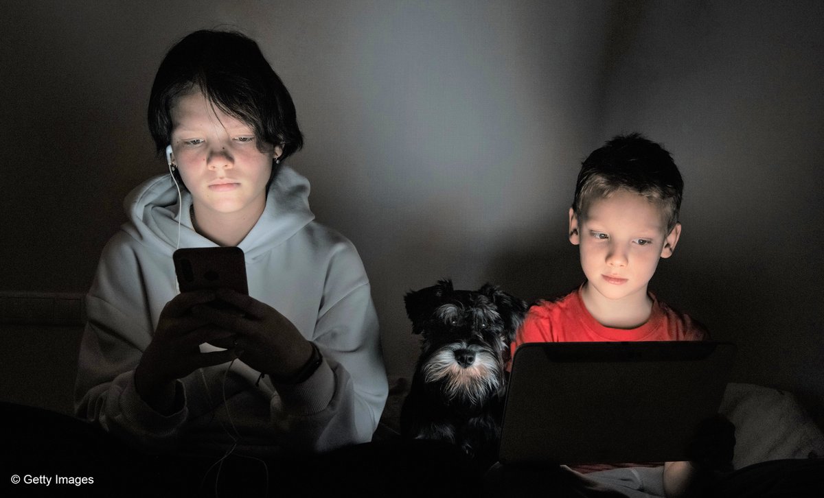 With children getting cellphones at younger ages. Here are some online safety tips for you and your children: mayocl.in/40xp1oq