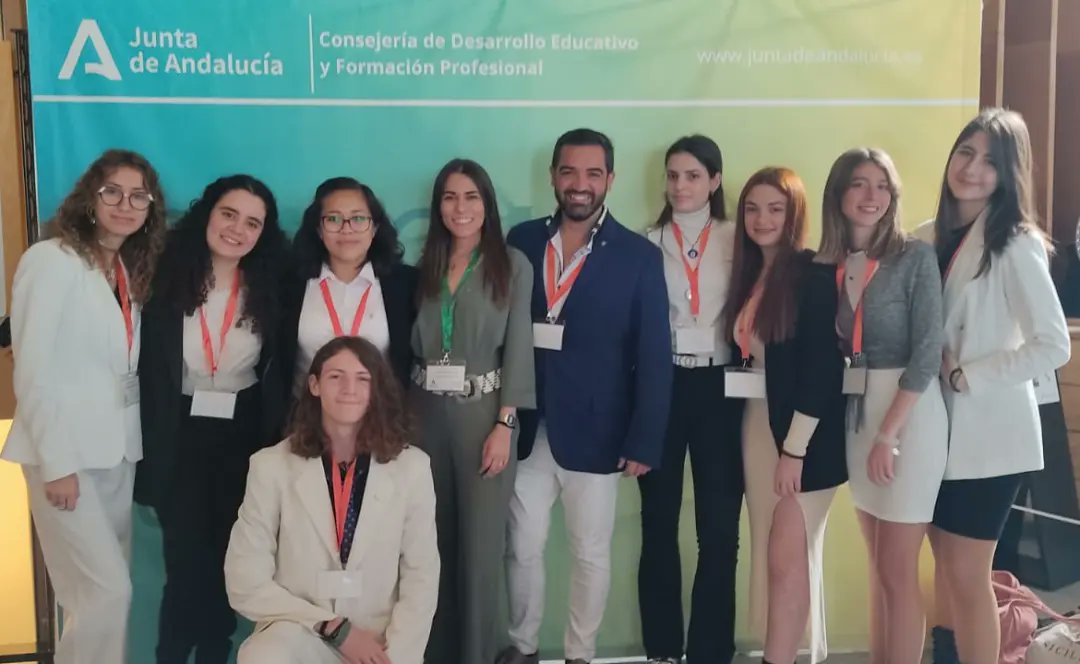 BPalmeral's tweet photo. 🏆 ¡SUBCAMPEONES DE ANDALUCÍA en el V Torneo de Debate Educativo de Andalucía en la modalidad de inglés y orgullosísimos de la representación de nuestro equipo de español!👏👏
@BECREA_Almeria
@LibroAbierto_BE
@ComunicApro_
@PLC_Andalucia
@EducaAnd
@eduKalmeria
@ElPalmeralVera https://t.co/bHor9LMkr1