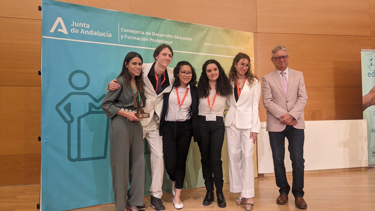 BPalmeral's tweet photo. 🏆 ¡SUBCAMPEONES DE ANDALUCÍA en el V Torneo de Debate Educativo de Andalucía en la modalidad de inglés y orgullosísimos de la representación de nuestro equipo de español!👏👏
@BECREA_Almeria
@LibroAbierto_BE
@ComunicApro_
@PLC_Andalucia
@EducaAnd
@eduKalmeria
@ElPalmeralVera https://t.co/bHor9LMkr1