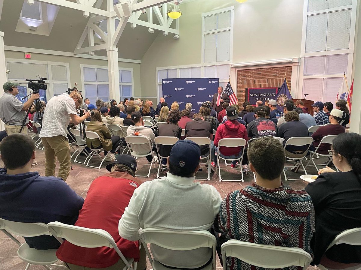 NECCivic's tweet photo. Gov. Chris Christie spoke to a packed room at NEC as he weighs a potential presidential run. 

Following the event, Christie and his wife, Mary Pat, signed the wall in the Pub! 

@newengcollege #FITN #nhpolitics @GovChristie https://t.co/PbAPvb7i1O