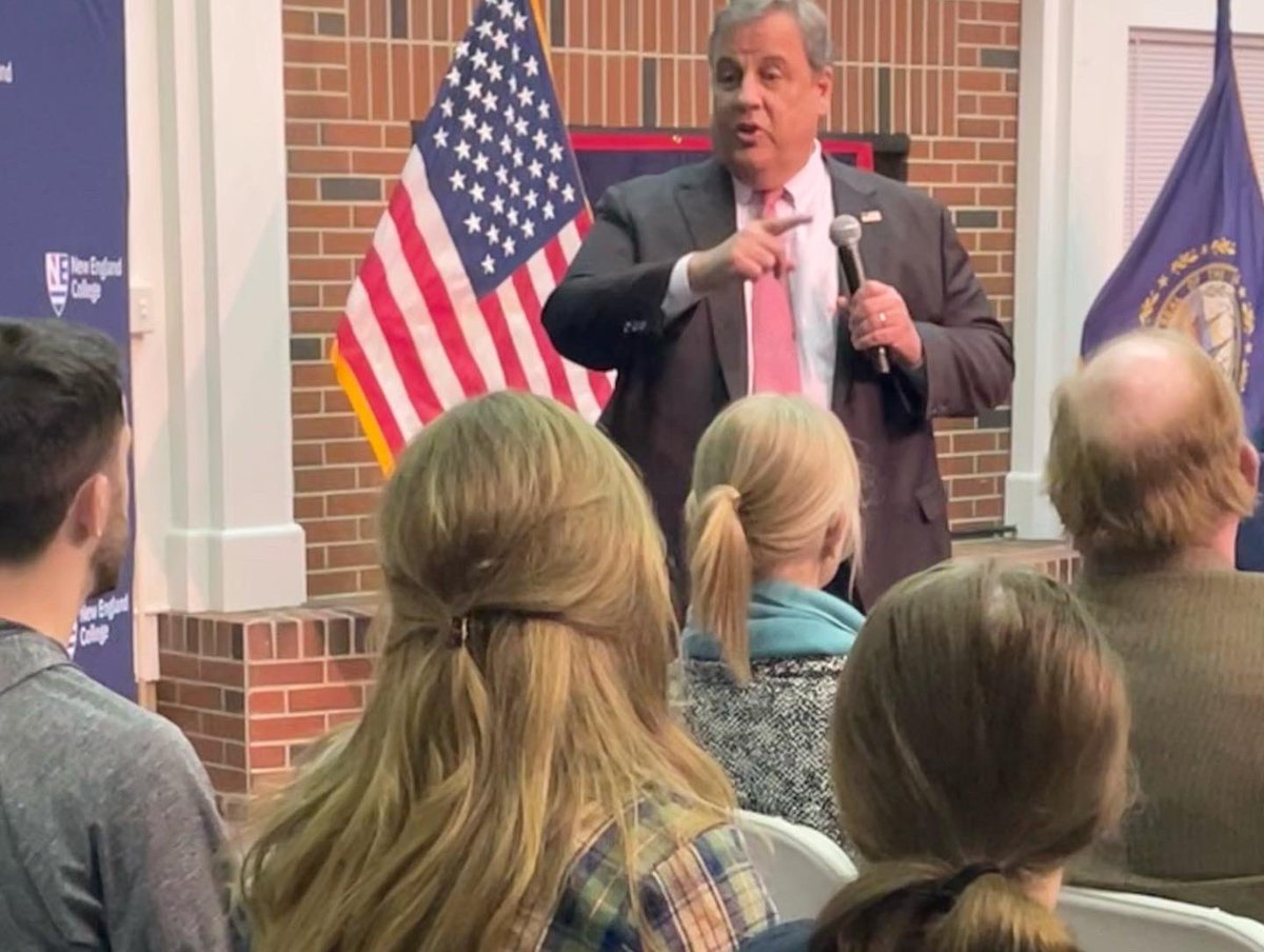 NECCivic's tweet photo. Gov. Chris Christie spoke to a packed room at NEC as he weighs a potential presidential run. 

Following the event, Christie and his wife, Mary Pat, signed the wall in the Pub! 

@newengcollege #FITN #nhpolitics @GovChristie https://t.co/PbAPvb7i1O