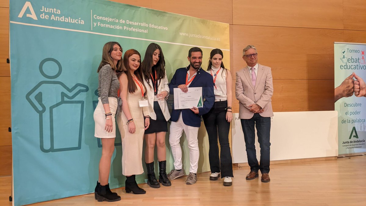 BPalmeral's tweet photo. 🏆 ¡SUBCAMPEONES DE ANDALUCÍA en el V Torneo de Debate Educativo de Andalucía en la modalidad de inglés y orgullosísimos de la representación de nuestro equipo de español!👏👏
@BECREA_Almeria
@LibroAbierto_BE
@ComunicApro_
@PLC_Andalucia
@EducaAnd
@eduKalmeria
@ElPalmeralVera https://t.co/bHor9LMkr1