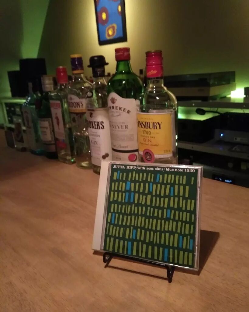 FARCRYII's tweet photo. 本日は、BLUE NOTE のアルバムを流していきます。どうしても聴きたくなる時が有りますね。
#jazzbar FARCRYⅡ #bar #jazz #jazzbar #雲雀丘花屋敷 #川西バー #宝塚バー #兵庫県バー #バー #ジャズ #ジャズバー #完全禁煙 #EricDolfy #LPレコード #BlueNote https://t.co/aW84xK2koO https://t.co/Hqe9xoBSXh