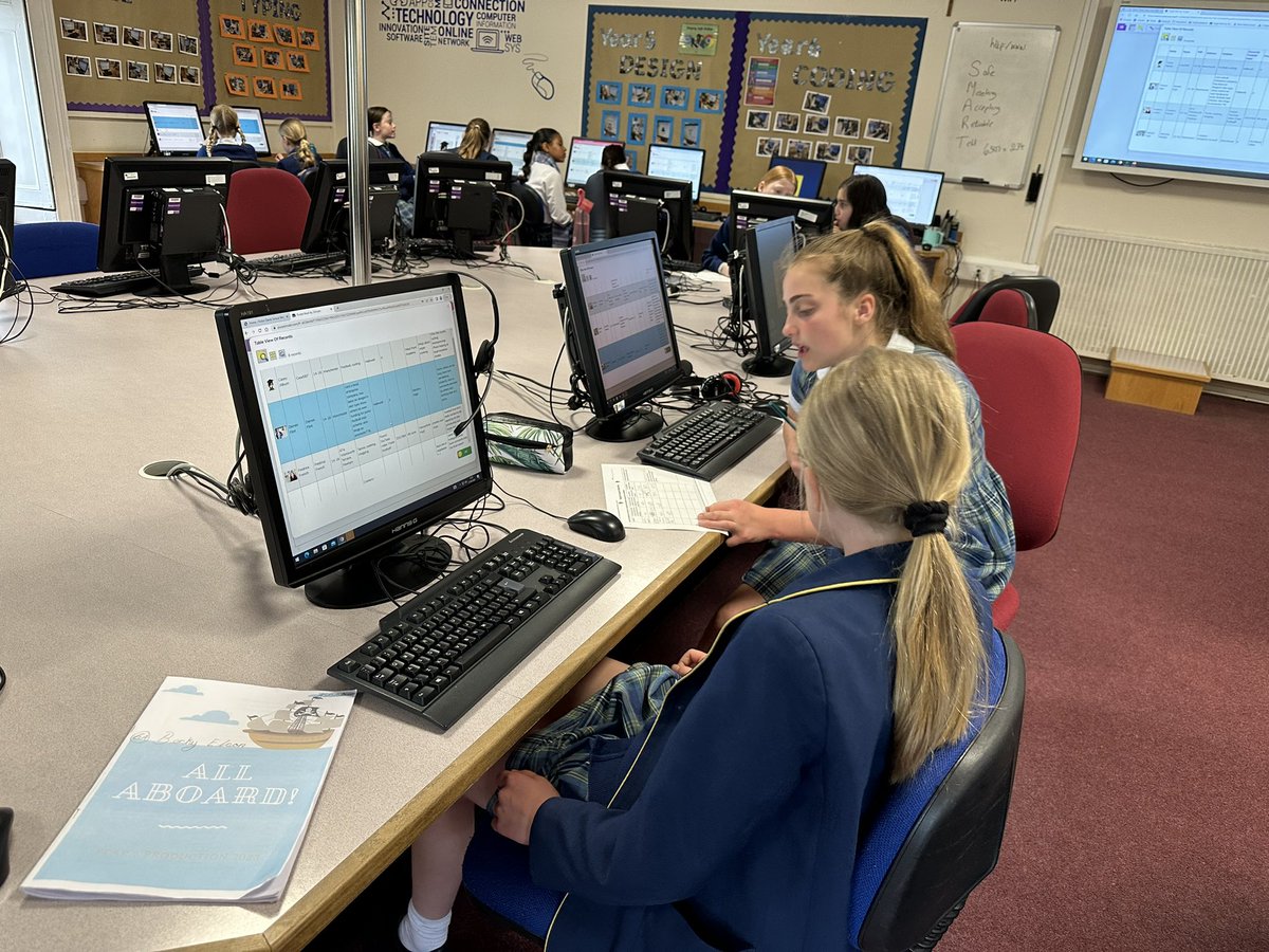 These #NotreDameY6 girls are working out who to award a scholarship to by looking at the #digitalfootprints of the applicants! #DigitalDetectives #onlinebehaviour #OnlineSafety 🔎👀🕵️‍♀️ @purpleMash