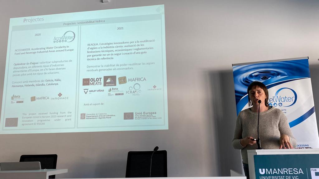 innovacc_cat's tweet photo. Mariona Pratdesaba directora de projectes d'INNOVACC durant la seva presentació sobre la reutilització d'aigües en el sector carni a la jornada d'avui divendres sobre circularitat dels recursos a la indústria càrnia realitzada a @UManresa
@BETA_TechCenter #MAFRICA @AccelWater https://t.co/NXL3Iiquv5