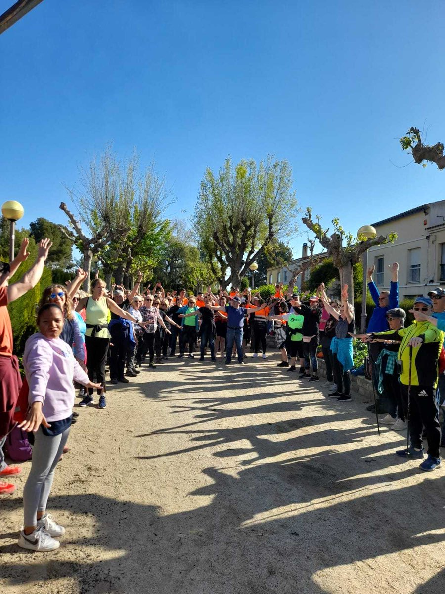 apicstgn's tweet photo. 👟 🚶🏻‍♀️ Més de cent persones en la #CaminadaPopular des de #Valls a #Masmolets
en commemoració del dia Mundial de l'activitat física!
Aquesta iniciativa s'emmarca dins de la celebració del dia Mundial de l'activitat física!#DMAF2023.👏🏻 #CAPdeValls #salut #exercicifisic 
#Sumasalut https://t.co/xeCADoYbVT