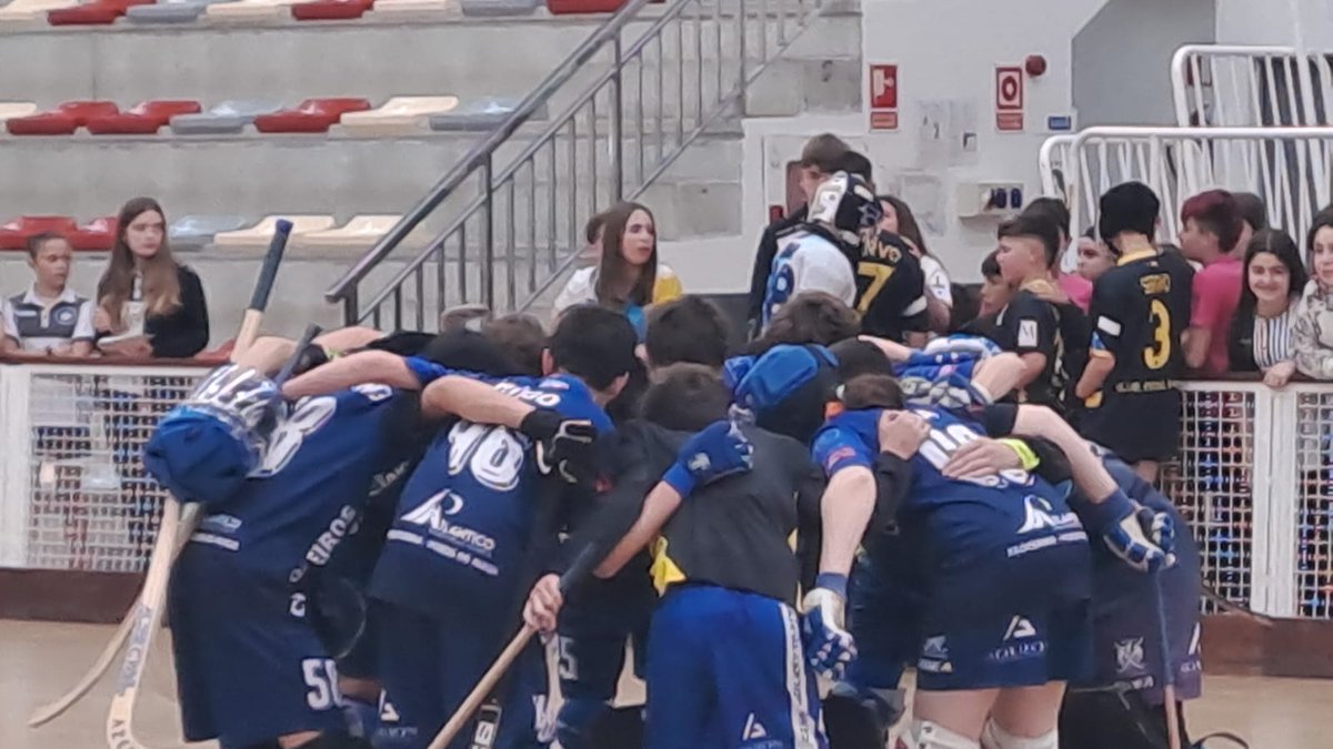 ENOOOOOOORMES!!!! 

VITORIA 1-2 no primeiro partido do Sector Alevín diante do Campeón Asturiano!!!! e anfitrión <a href="/cpmieres/">C.P.Mieres</a> !!!
Imos por todas!!!!!
💙🏑💙🏑💙
Sempre c@s nos@s... #ForzaCHO