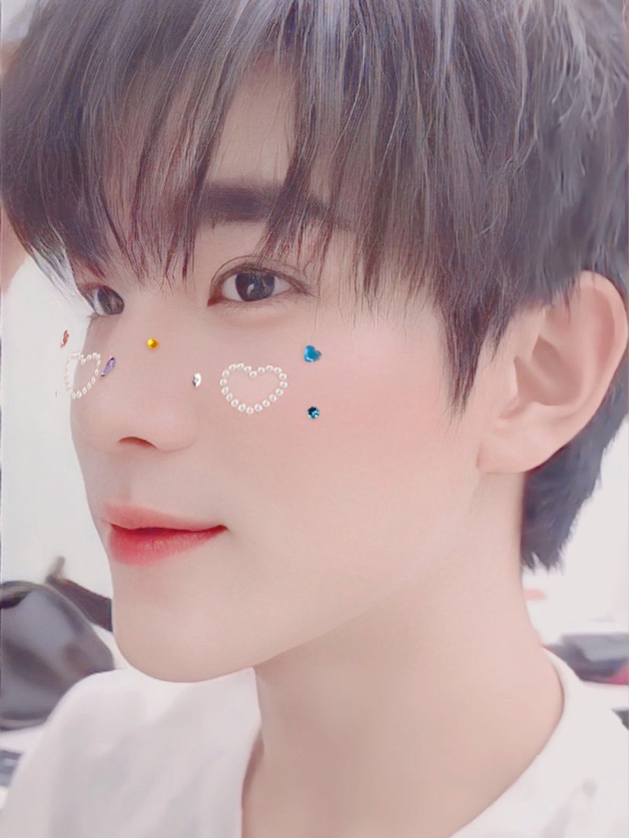Jhoonie21's tweet photo. Pls rt รีทวิตนี้ แจกฟรี photobook frientastic geminifourth เนื่องจากน้องโฟร์ทสอบติดนิติศาสตร์ จุฬา 🥹👏🏻 แจกไปเล้ยย ความภาคภูมิใจของพี่ 🤍 เก่งมากๆเลยครับจิ๋วว 
🤍 ประกาศ : 29/04/65 18.00 ค่า
🤍 กติกา : mention แฮชแทกน้อง ด้านล่างทวิตนี้เลย 
FOURTH NATTAWAT
#CongratsFreshyFourth 
#Fourthnattawat
#โฟร์ทณัฐวรรธน์