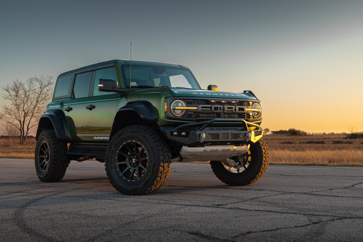 HennesseyPerf's tweet photo. Welcome back, Friday 😎 #FordFriday

#Hennessey #Bronco #Ford #FordRaptor #BroncoRaptor #Raptor #RaptorR #OffRoad #4X4 #Sunrise #Texas #TGIF #RaptorAddiction #LongMayWeDrive #Pennzoil @Ford https://t.co/FuxsjCXLlD