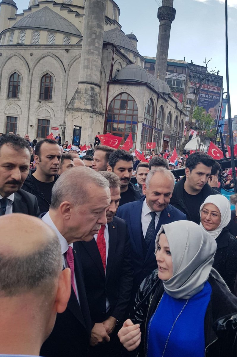 tcgaziosmanpasa's tweet photo. Sn. Cumhurbaşkanımız Recep Tayyip ERDOĞAN, Gaziosmanpaşa İlçemize teşrif ederek Gaziosmanpaşa'lı hemşehrilerimizle bayramlaştı.

📍Gaziosmanpaşa - İSTANBUL https://t.co/A0vAIPI3Ap