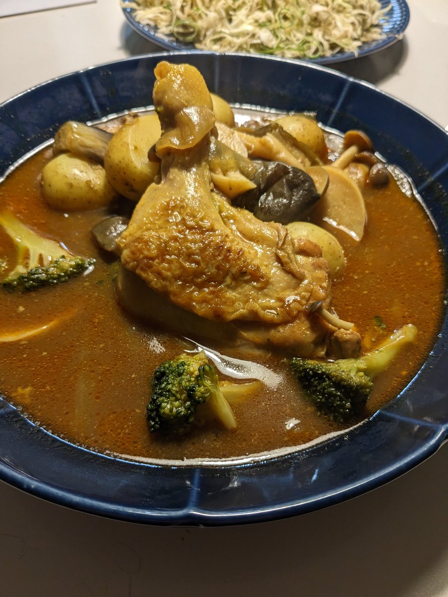 arekoreblogcom's tweet photo. 今夜は「スープカレー」♫
東京らっきょブラザーズには勝てないけど美味しくできた！
マジで美味い！ https://t.co/jVhXUMwva3