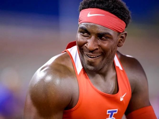 J_Horne10's tweet photo. 110h, 300h, and 4x4 district champion #WreckEm https://t.co/0MFmiuRCqN
