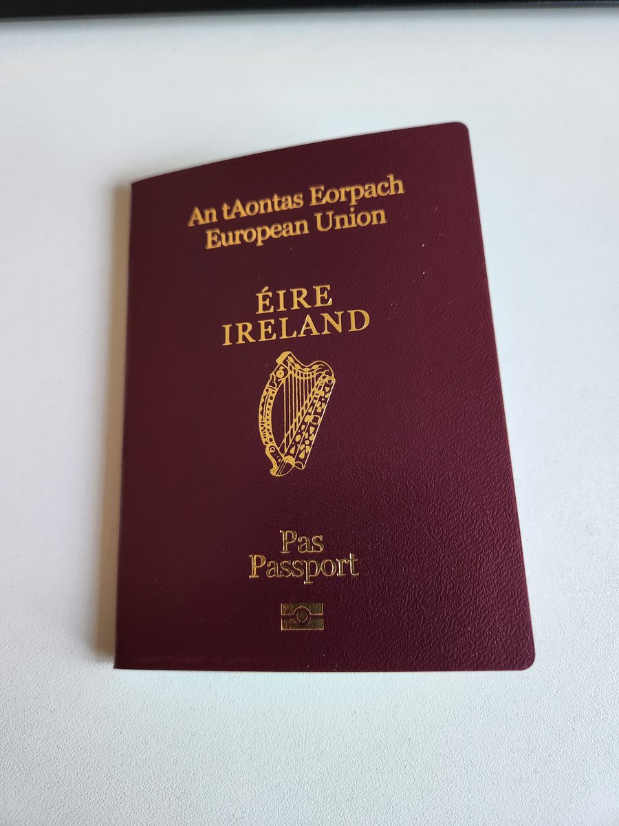 ShaneOBrien73's tweet photo. @PassportIRL well done... I submitted my online application on Wednesday at 4pm and have my passport on Friday at 11am! Excellent service! https://t.co/NyywbDdeHO