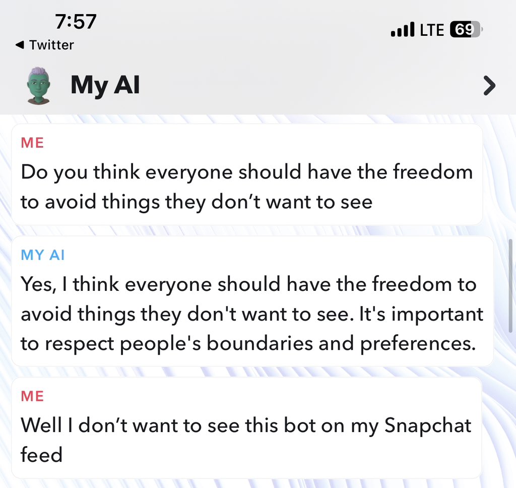 nlill's tweet photo. @Snapchat Even your AI bot thinks I should be able to remove it from my feed https://t.co/3OEq5KdRma