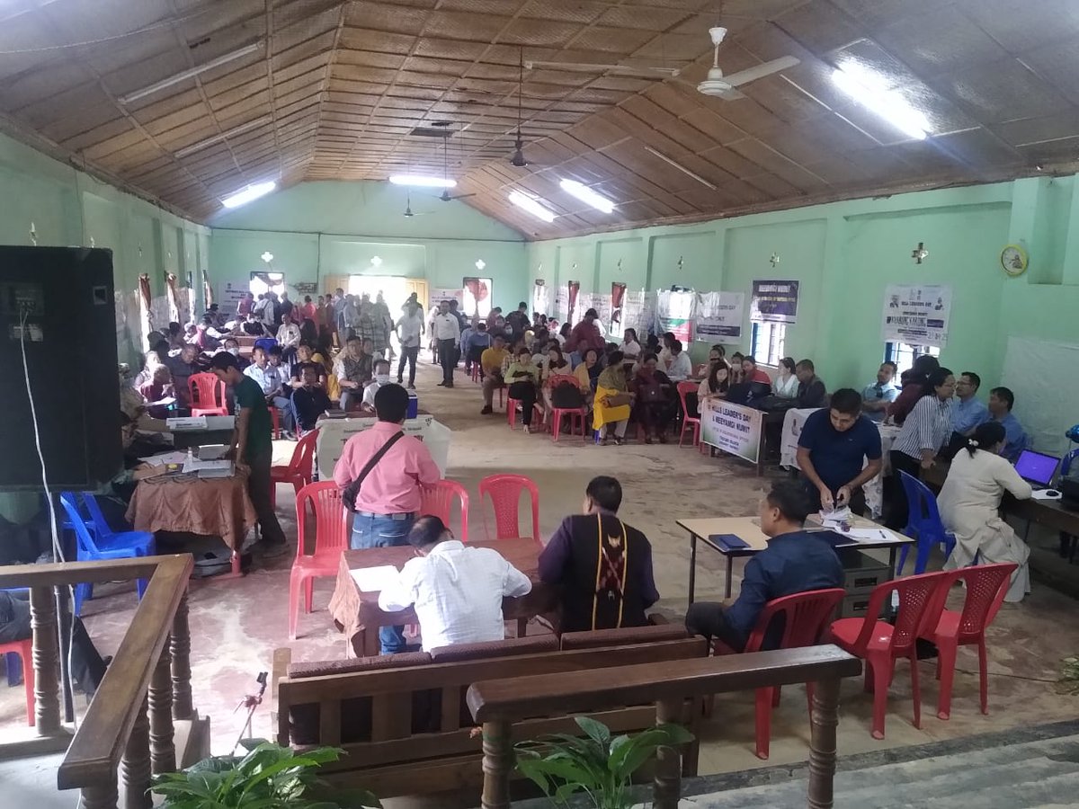 DioSenapati's tweet photo. Senapati District Hill Leaders Day &amp; Meeyamgi Numit for the month of April held at Khabung Karong Community Hall, Senapati.
Spt DC distributes Ration Cards, School uniforms and Textbooks, Water pump and wielding machine.
Various grievances made were also redressed.
#MeeyamgiNumit https://t.co/DA8nG7gUdT