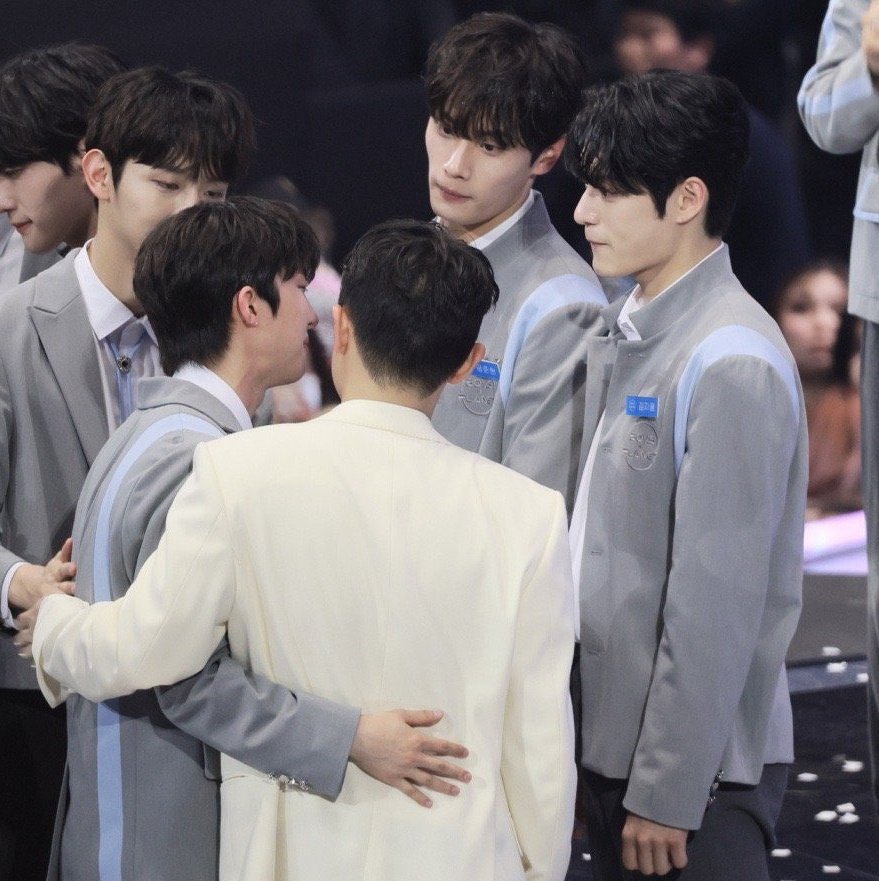 woosehui's tweet photo. a thread of hui being loved by the trainees during post finale so i don't have to suffer alone
#이회택 #BOYSPLANET https://t.co/RLsjSOcmSn