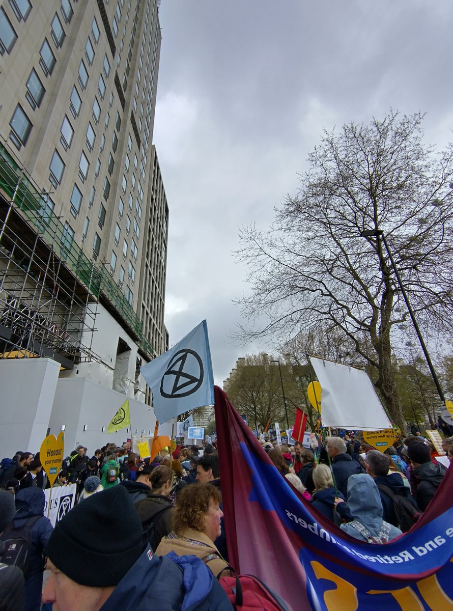 Dropping off a signed letter to <a href="/Shell/">Shell</a> asking them to divest in fossil fuels and invest in renewable energies. #nofaithinfossilfuels #cca #ClimateEmergency #TheBigOne