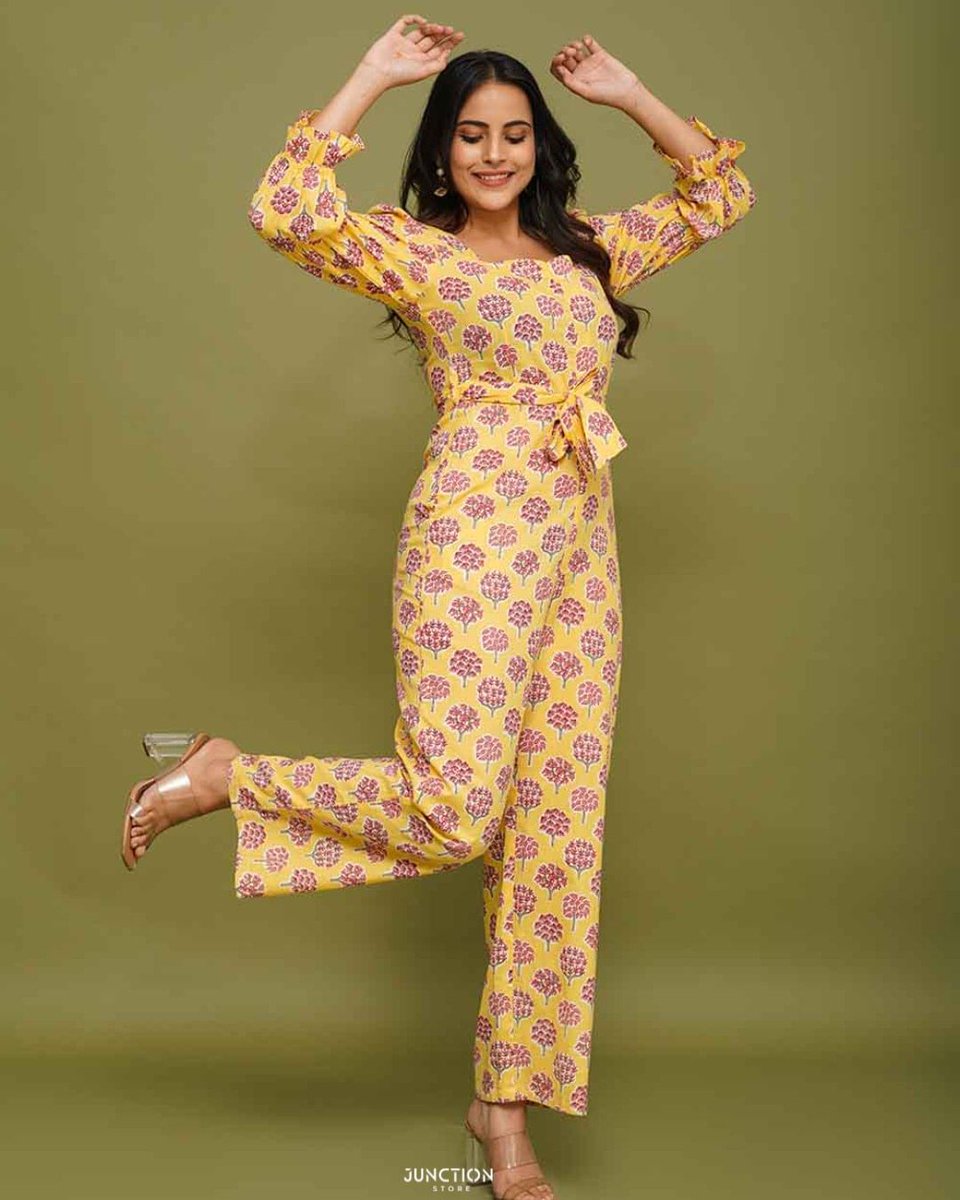 JunctionStore's tweet photo. Shop trendy sunflower feast jumpsuit for her this summer!
#summervibes #BlueCheckMark #junctionstore_official #omanga #designer #multidesignerstore #summerfits #ootd #dailywear #casualoutfit #ElonMusk #อิคคิว #onlineshopping #ViralVideos https://t.co/4uAFTIVLaP