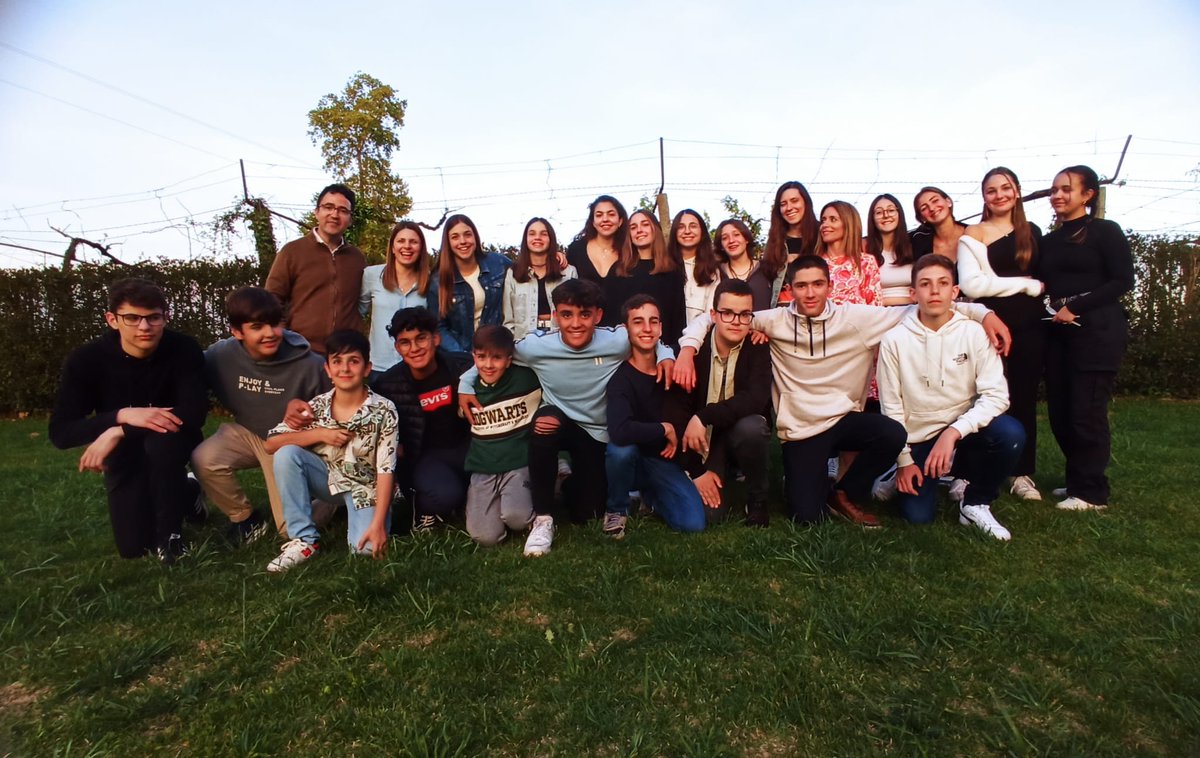 CIDEcooperativa's tweet photo. Els alumnes de 3r d'ESO que gaudeixen d'una beca Erasmus Plus, cofinançada amb fons europeus, continua la seva estada a Braga, Portugal. Han fet activitats de conscienciació mediambiental i van finalitzar amb un sopar d'agermanament @sepiegob @CooperativaCIDE https://t.co/Kad6cKHoHH