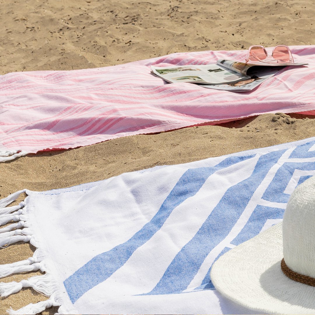 Leave the sand at home! These towels are absorbent, fast to dry and the sand doesn't stick. Wear them like a sarong and enjoy the sun! #turkishtowelscanada Shop online pompandsass.ca