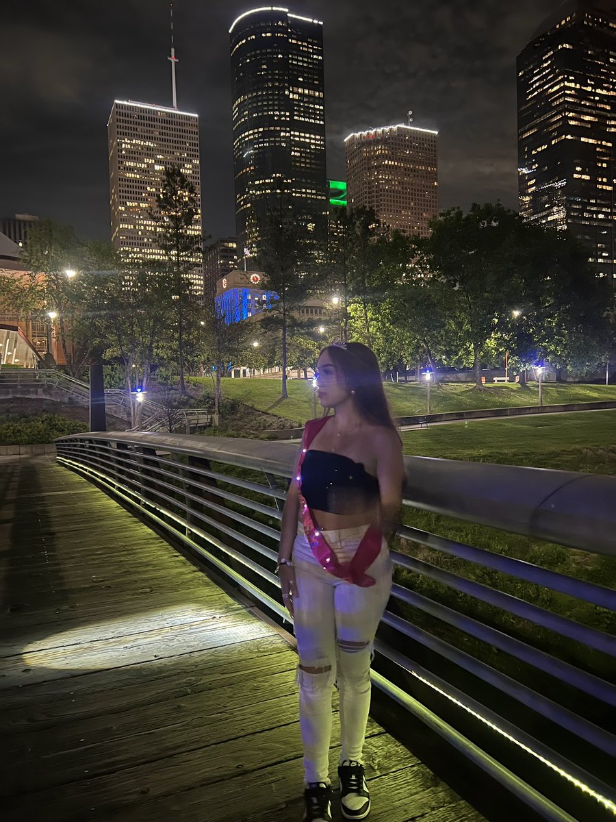 luvlykenz's tweet photo. 4-19-23 😘🫶🏽 #18th #birthday #legal #houston https://t.co/yeWBMhDz5U