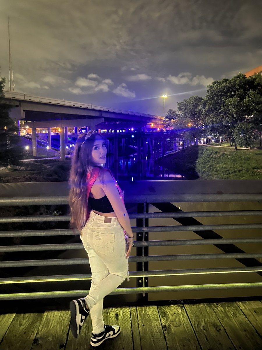 luvlykenz's tweet photo. 4-19-23 😘🫶🏽 #18th #birthday #legal #houston https://t.co/yeWBMhDz5U