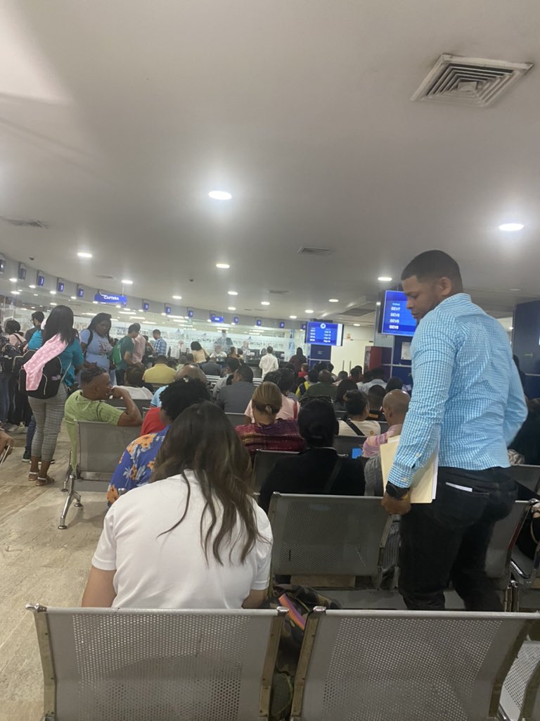 vvilla2332's tweet photo. Han visto las películas que presentan escenas en esos países de la India, Pakistán qué hay un tumulto de gente 😂😂😂😂😂😂😂😂

#pasaportesRD https://t.co/koTIU8afVi