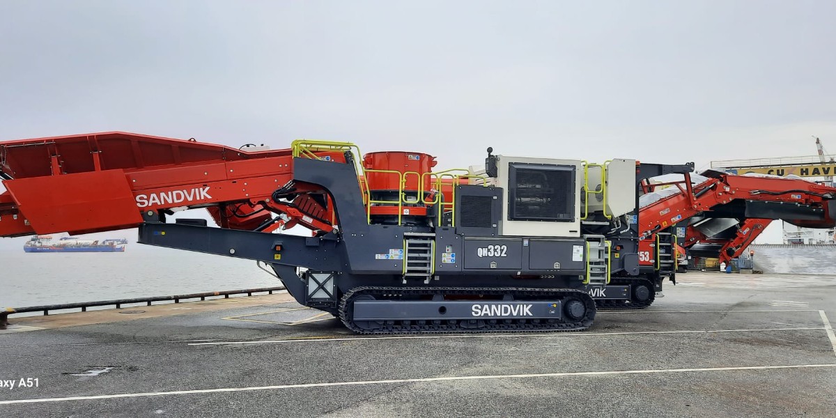 sandvikmobiles's tweet photo. It is always exciting to see one of our mobile crushers on route to our customers.
Our Q range of mobile machines are some of our most versatile units.
Find out more about the range - https://t.co/YNa6mQqM88
#SandvikMobiles #Crushing #Screening #Qrange https://t.co/GDIyPoczF5