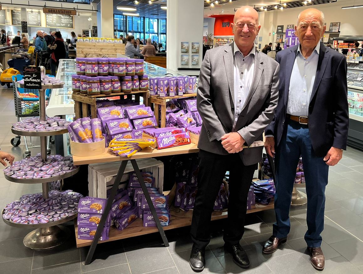 Dirkvandeput's tweet photo. Cheers from the home of Milka chocolate! I spent a few days visiting our plant in Loerrach, Germany. It was great to see how the product travels from production to the shelf. Danke, Team Germany, for your dedication and commitment to drive our business to the next level! https://t.co/YhbVIF11dA