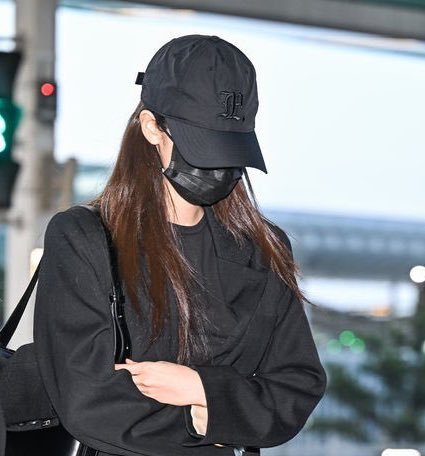 only_icepark's tweet photo. Hoping you'll be fine Sinb Imagine your best friend for 15 years left and you can't send him off until the very end sinb &amp; umji being forced to leave sk making them unable to attend Moonbin's funeral. this is so heartbreaking 💔😭

#MoonBin #sinb #ASTRO https://t.co/XcPe4T2CqD