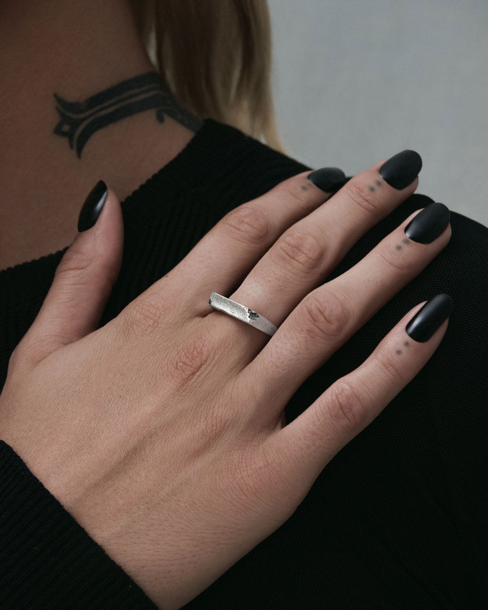 AskEmblaStore's tweet photo. Meet our new signet rings constructed in 925 sterling Silver. Find a thick rectangular face with battle-scarred corners with our Brute Signet Ring or a narrower face with our Brixton Signet Ring. Shop our rings at https://t.co/2BrSHaTaib.

-

#askandembla #askemblastore https://t.co/TjS1ay3tv9