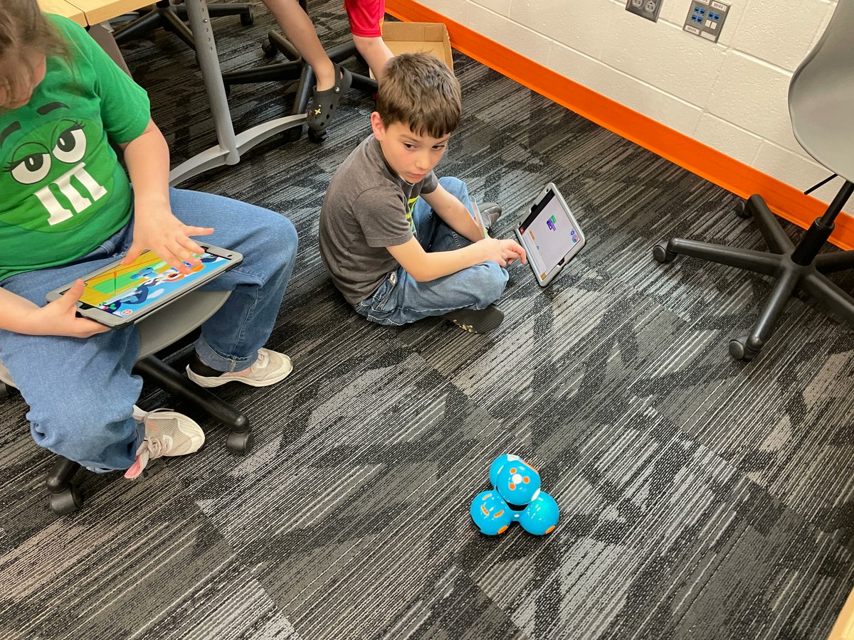 LC_Tigers's tweet photo. Great opportunities this week for our 2nd graders as they worked together to code Dash and Dot robots in the Stem Lab. They put their problem solving, cooperation and coding skills to work! #lcstem #positivelylc https://t.co/9LSmXTPoni