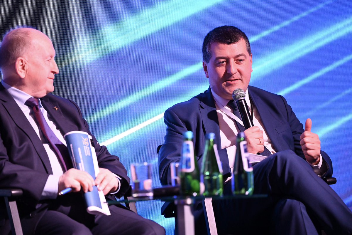 BankPekaoSA's tweet photo. .@leszekskiba w debacie prezesów o perspektywach i potencjale sektora finansowego oraz inwestycjach kapitałowych podczas #BankingForum.
#Pekao #BF2023 #IF2023 https://t.co/xqHkX8yJ4G