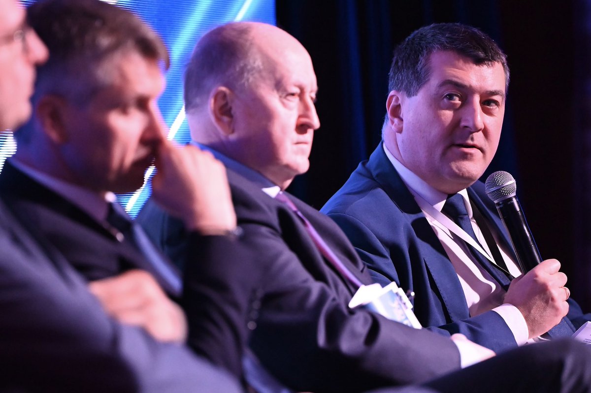 BankPekaoSA's tweet photo. .@leszekskiba w debacie prezesów o perspektywach i potencjale sektora finansowego oraz inwestycjach kapitałowych podczas #BankingForum.
#Pekao #BF2023 #IF2023 https://t.co/xqHkX8yJ4G